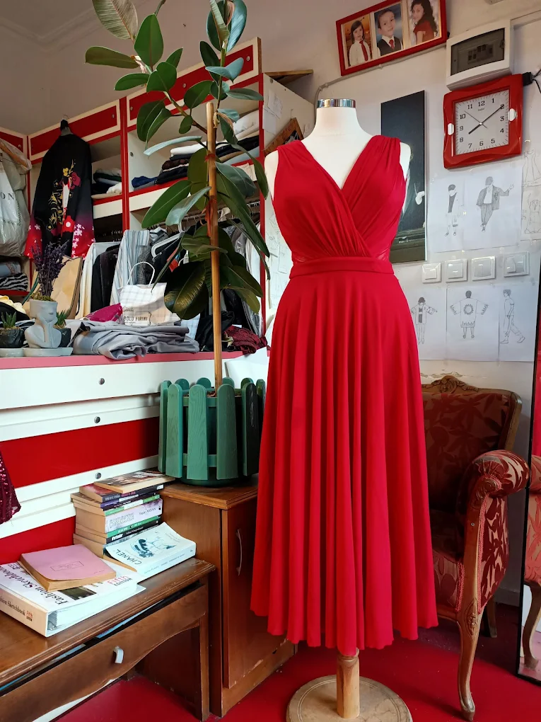 Kırmızı Pileli Elbise